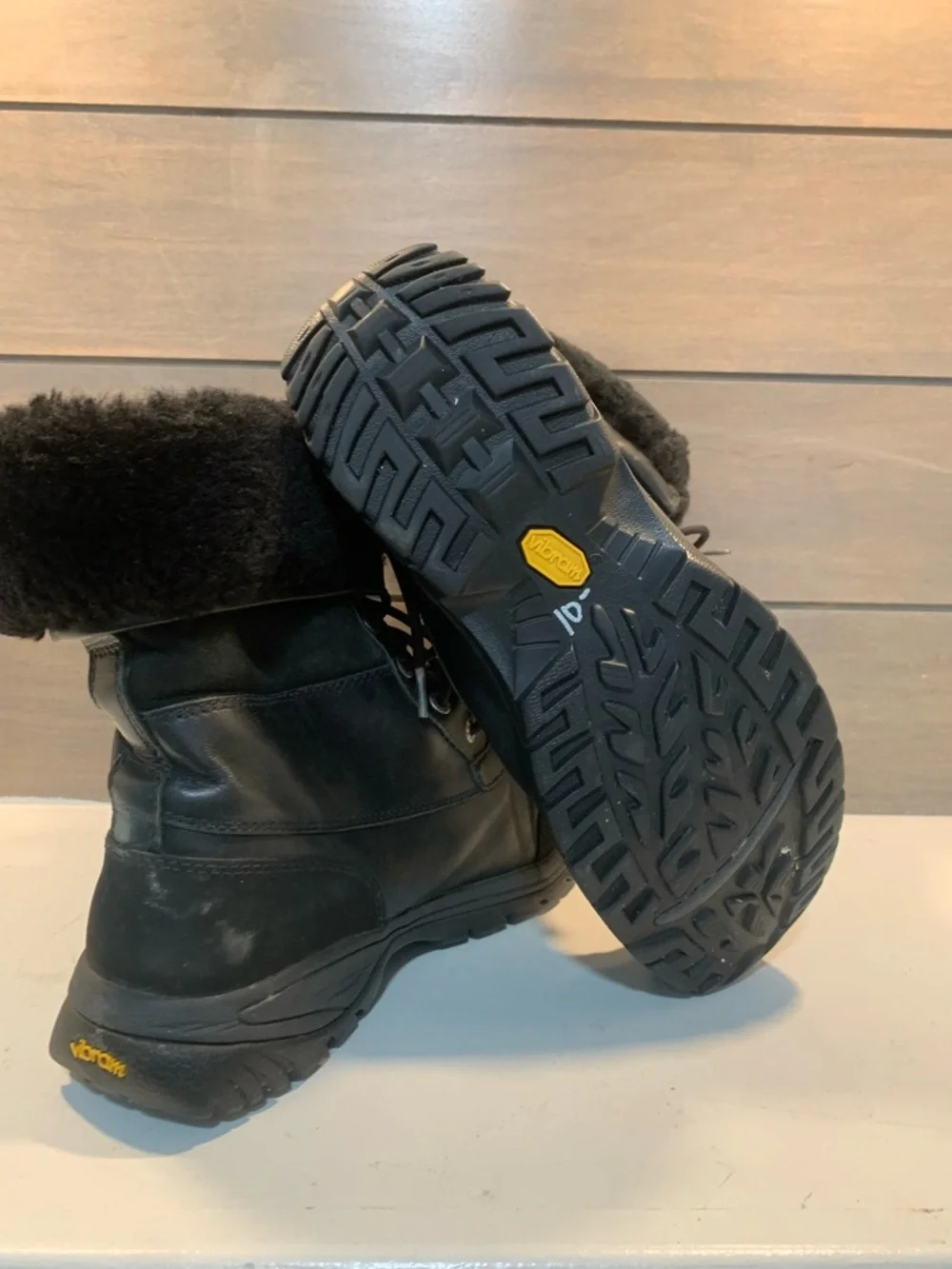 Ugg Mens Butte Waterproof Winter Boots Black Leather Sheepskin Size 10 Casual